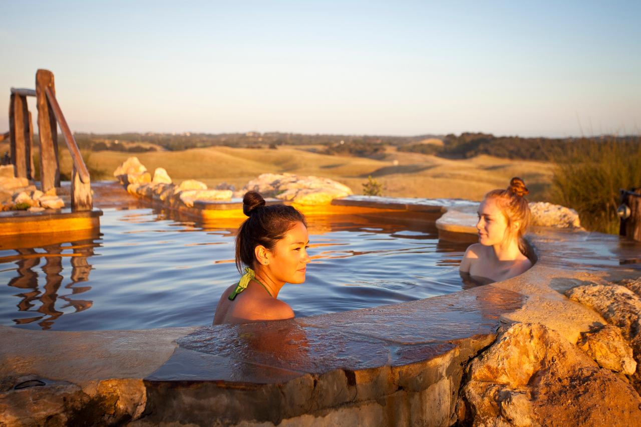 Autopia Tours: Peninsula Hot Springs Spa Entry + Shuttle Bus
