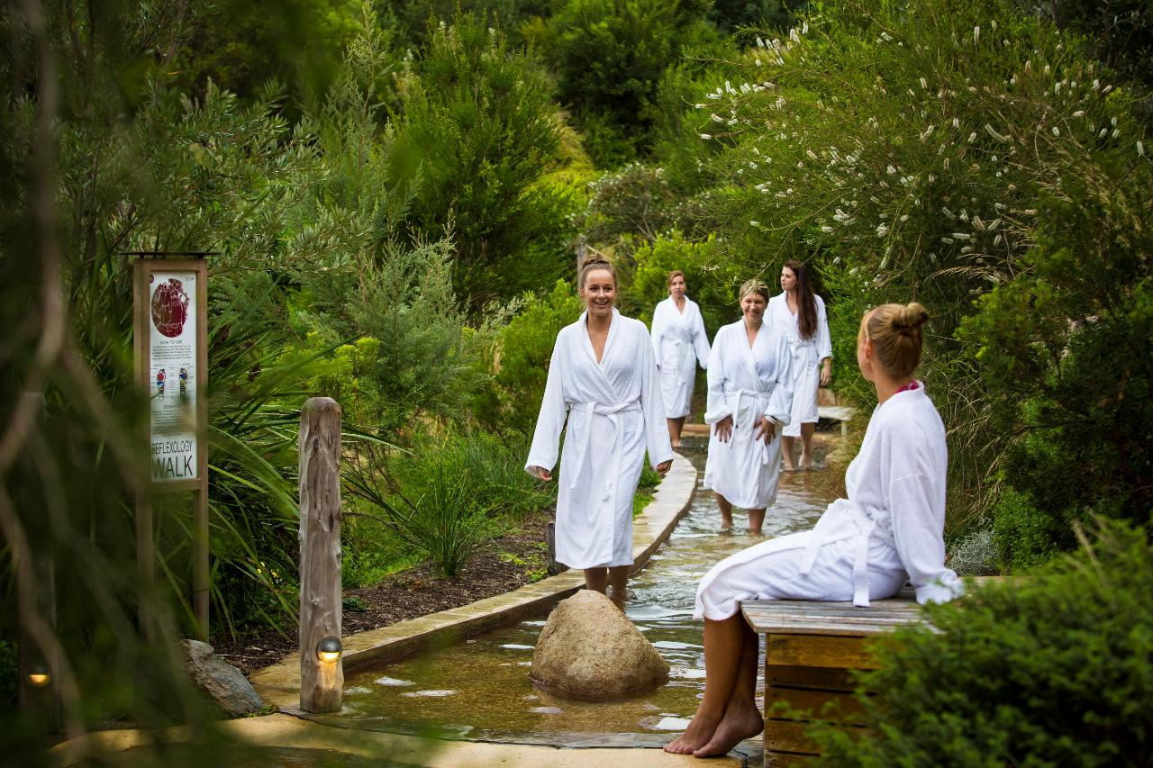 Autopia Tours: Peninsula Hot Springs Spa Entry + Shuttle Bus