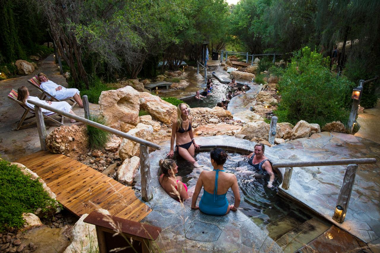Autopia Tours: Peninsula Hot Springs Spa Entry + Shuttle Bus