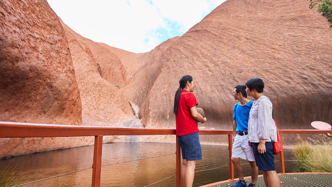 Aat Kings Uluru Sacred Sites & Sunset With Bbq Dinner
