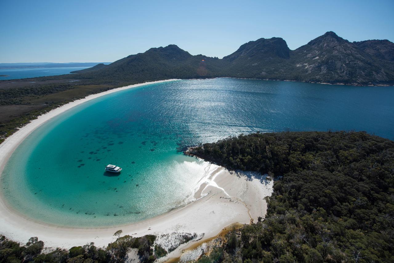 Wineglass Bay Cruises - Vista Lounge With Ploughmans Lunch